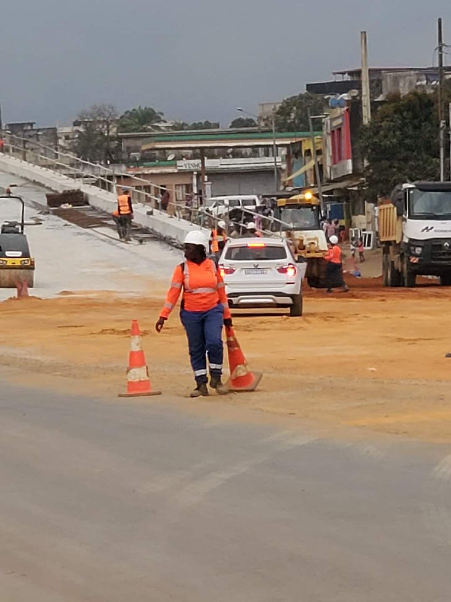 KassimDoumbia13's tweet photo. Les travaux de l''élargissement de la route sortie Ouest Yopougon en allant à Dabou en phase de finition ici Échangeur de Gesco Manutention..

#CMspirit
#AdoActions
#RhdpUneForce https://t.co/hBbdJlSwTK