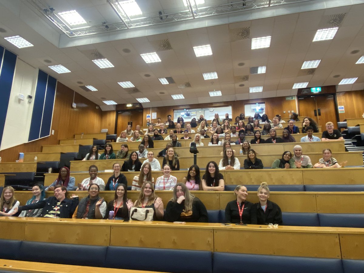 Welcome to this wonderful bunch of students! We hope you’re enjoying your first day <a href="/leicsnursing/">MSci Nursing with Leadership <a href="/uniofleicester/">University of Leicester</a></a> @uniofleicester @leicestermidwifery