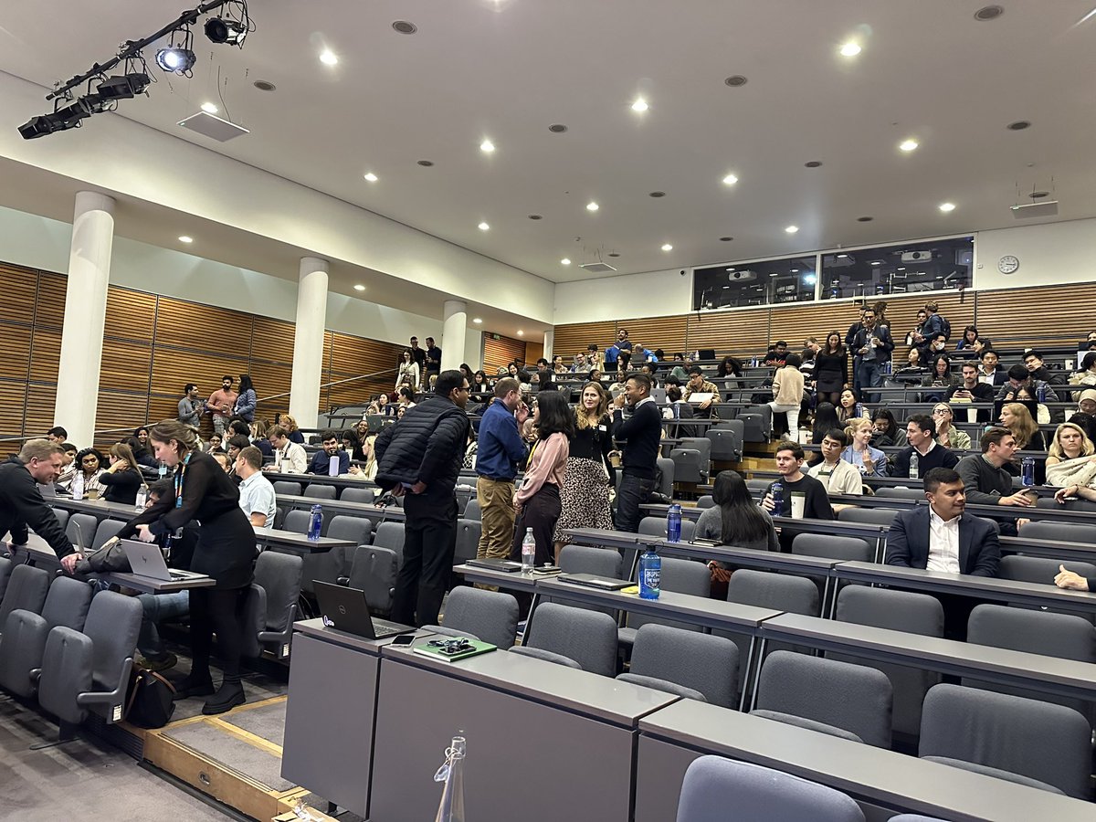Do I feel nostalgic or old?
Back at <a href="/OxfordSBS/">Saïd Business School</a> to share what it’s like to go from #MBA to #entrepreneur with the next generation of MBA students. The energy from this group is contagious!