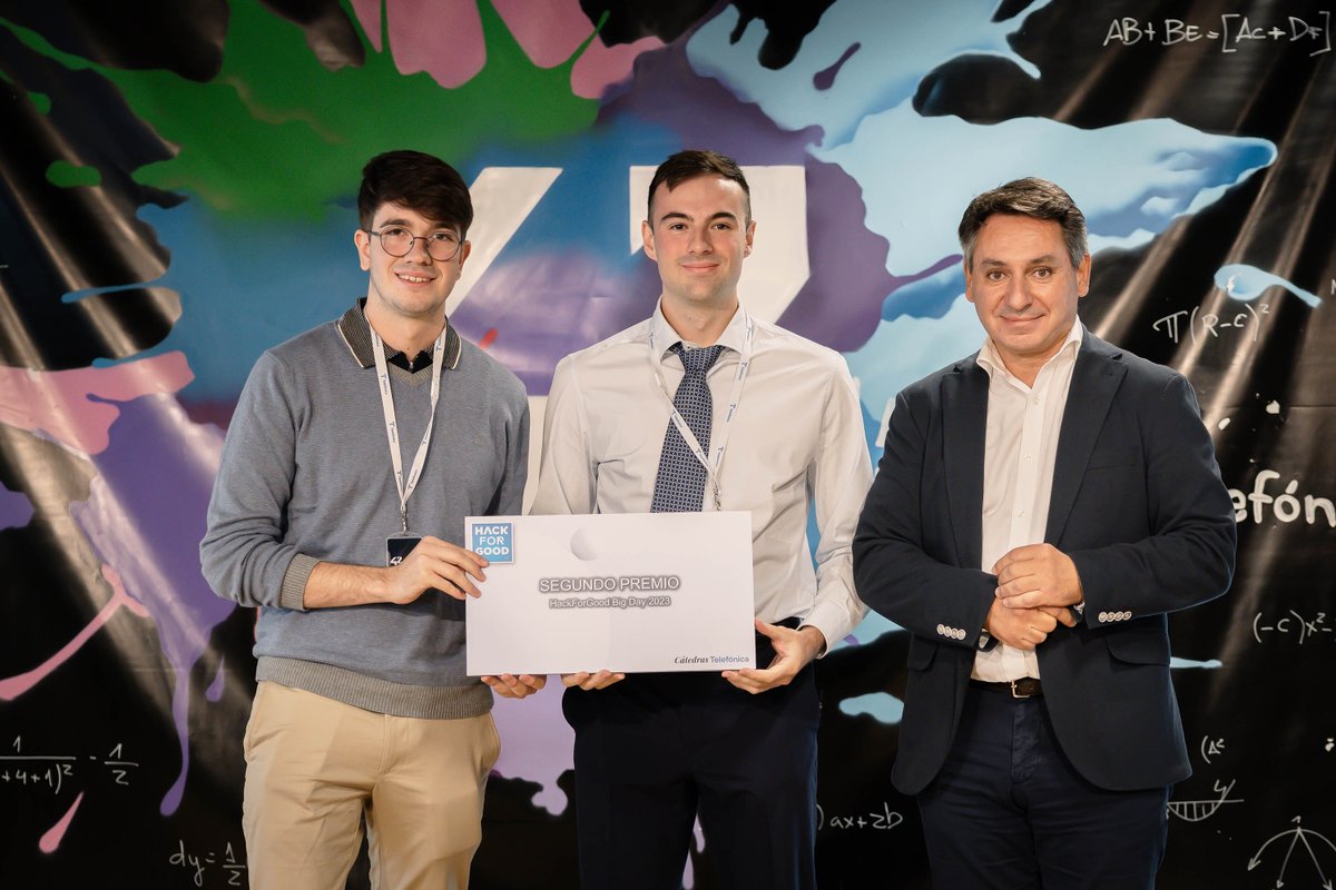 uclm_es's tweet photo. El equipo representante de la UCLM obtiene el segundo premio del #HackForGood de Telefónica con un proyecto para mejorar la salud mental.
Se trata del mismo grupo de la @politecnicacu que el año pasado logró el primer puesto en el certamen.
https://t.co/dBzpgM0ixj https://t.co/HOIdzXlZUV
