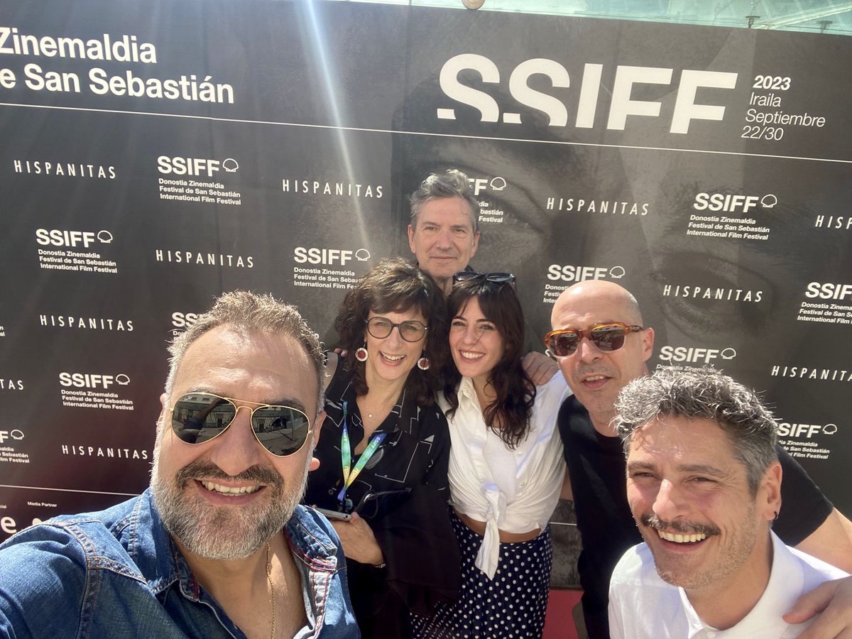 TornasolMedia's tweet photo. ¡Ya estamos aquí! #71SSIFF 🩵

👉 En unos minutos presentando #BajoTerapia en la Sección Made in Spain @sansebastianfes. 

✨ Con el director y productor #GerardoHerrero, la productora #MarielaBesuievsky y los actores @felemanypon @JuancaVellido y @UgarteEva 💫 https://t.co/xZ9WMDnhCa