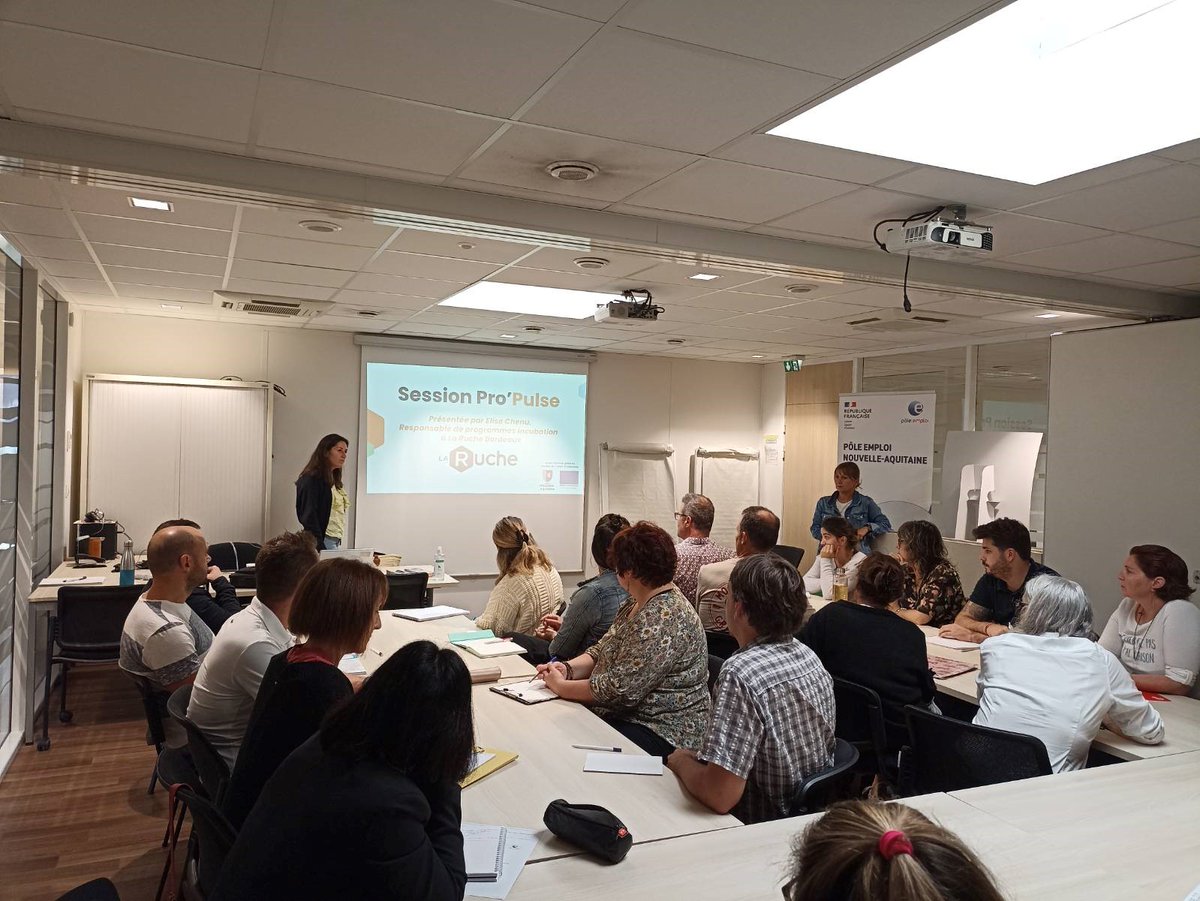La création d'entreprise à l'honneur avec La RUCHE et #AvecPôleemploi #Dax. Atelier de sensibilisation à l'entreprenariat proposé ce matin à 25 porteurs de projets! #Tousmobilisés. @poleemploi_NA @pole_emploi <a href="/LarrieuNicolas/">Nicolas LARRIEU</a>