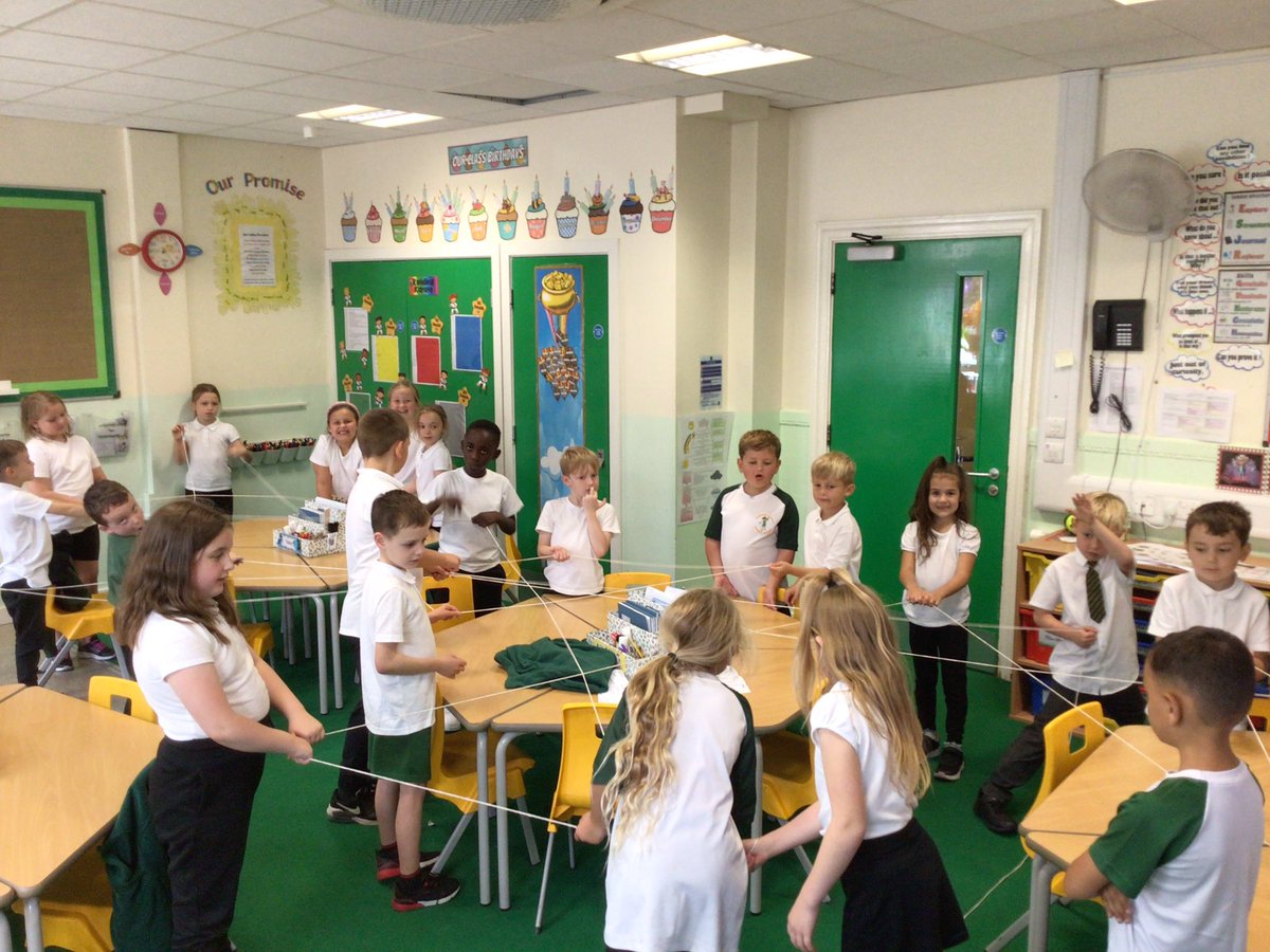 Y3Oaky's tweet photo. In computing Year 3 have learnt all about networks and created a poster of our schools network map๐ป๐ #oakycomputing https://t.co/Ajh5PWDOrj