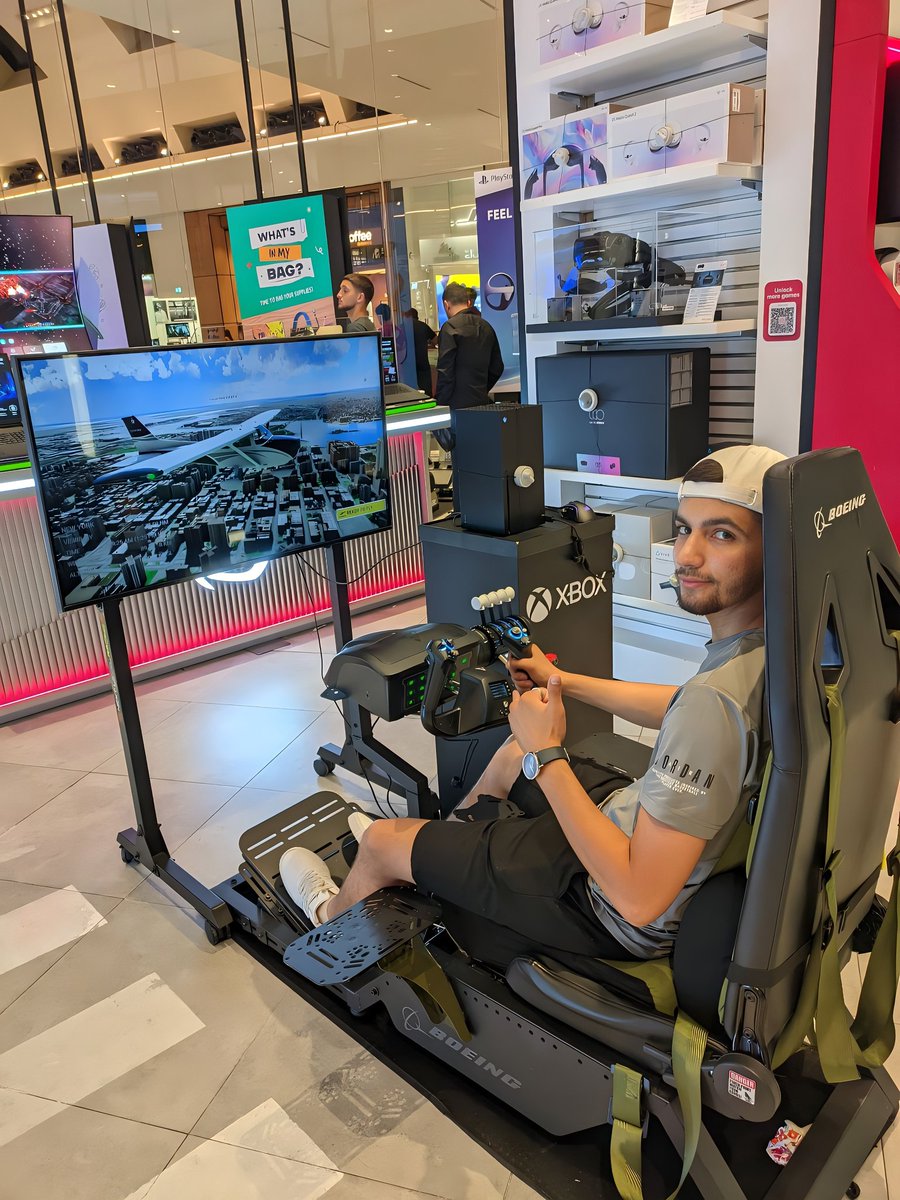 zakiGLE's tweet photo. I like the video games❤🧠
#dubia
#PlayStation5 
#XboxSeriesX 
#XboxGamePass 
#dubiamall 
#Emirates 
#Xbox https://t.co/ddZgvnjaQT