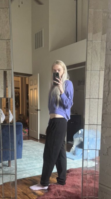Cozy 💜 https://t.co/zQBoVMGkT1