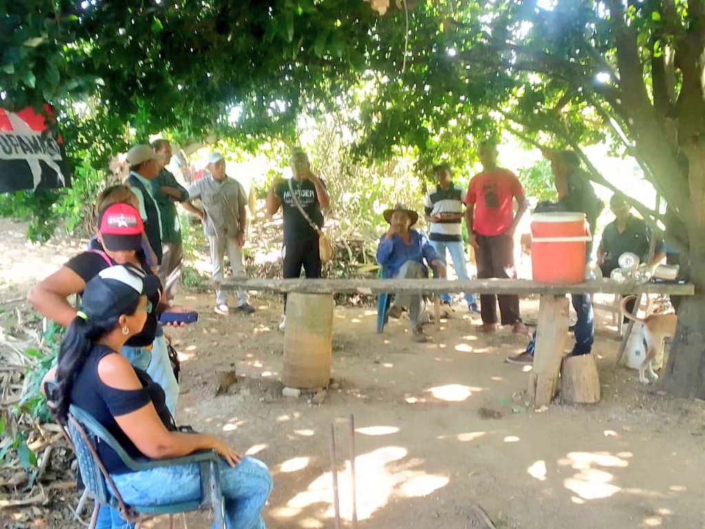 Mrt_Fco_Miranda's tweet photo. Si no existe la organización, las ideas después del primer momento de impulso van perdiendo eficacia
ERNESTO GUEVARA
Estructura de @tupamarozaraza4 visita a la célula de nuevo milenio, quienes mostraron la producción que vienen llevando de tapiceria
ElBetaEsLaPazConMaduro https://t.co/BZ92tq8ytZ