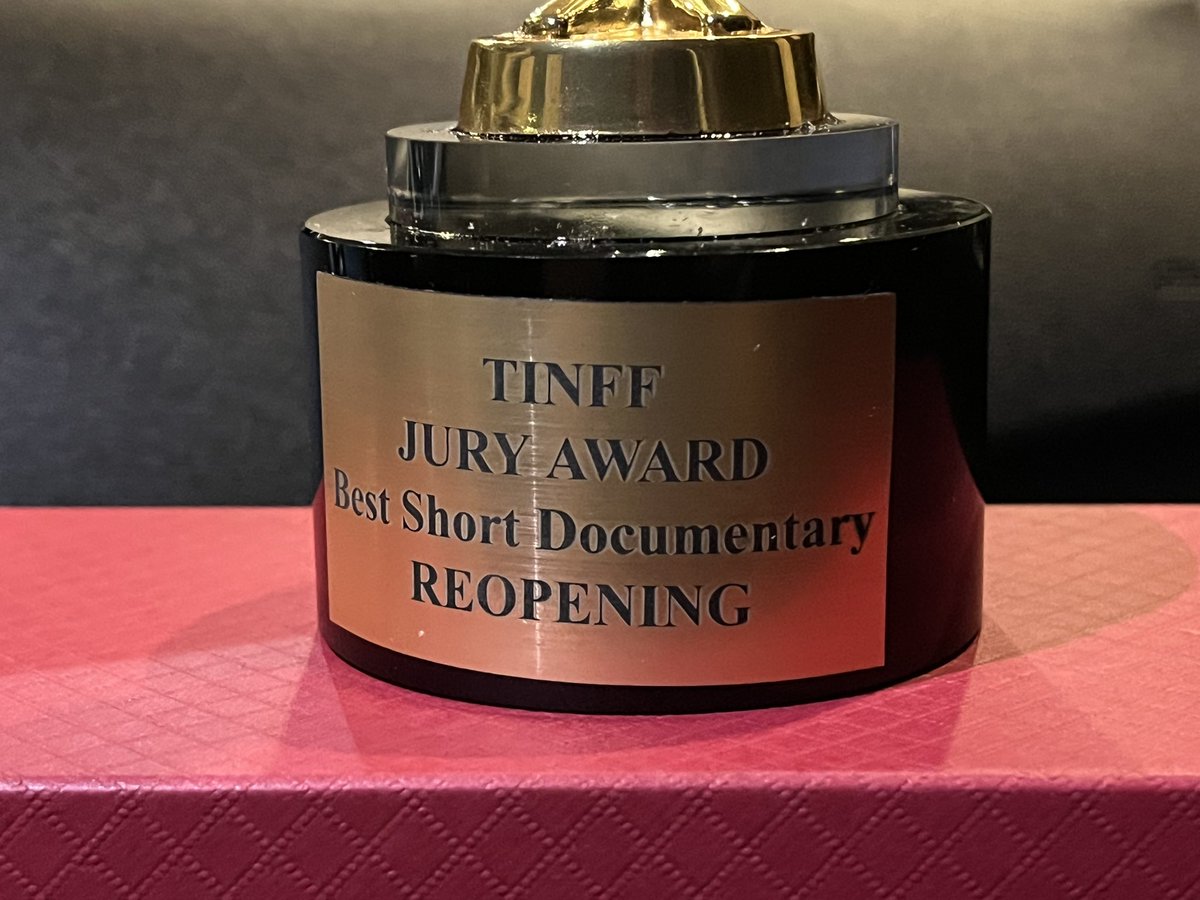 fritchbeetle's tweet photo. Proof I have no clue how to do my hair for fancy events. π«£
Also that #ReopeningShortDoc won Best Short Documentary at @tinffcanada last night!! π
So grateful for everyone who has supported this doc from the beginning to now! Thank you for believing in me and these stories! π₯° https://t.co/PGmpJB9Ikd