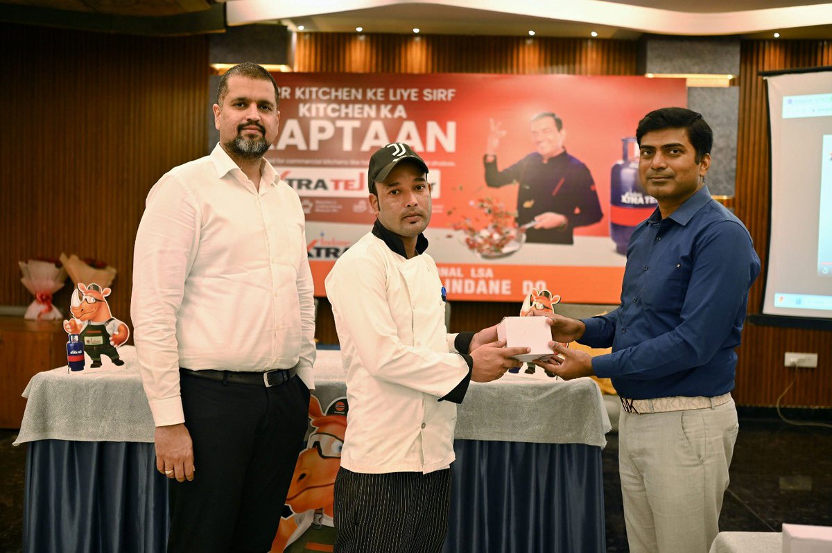 Pardeepbit's tweet photo. Everyone has instant liking for #double_savings guarantee of our branded product #XtraTej. Head chefs of hotel jewels and yellow sapphire felicitated by DLH, KIDO during XtraTej workshop in karnal. #IndaneInnovation #Savings @DirMktg_iocl @ManojGu10100891 https://t.co/RnZ0nwpPTt