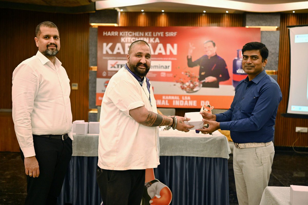 Pardeepbit's tweet photo. Everyone has instant liking for #double_savings guarantee of our branded product #XtraTej. Head chefs of hotel jewels and yellow sapphire felicitated by DLH, KIDO during XtraTej workshop in karnal. #IndaneInnovation #Savings @DirMktg_iocl @ManojGu10100891 https://t.co/RnZ0nwpPTt