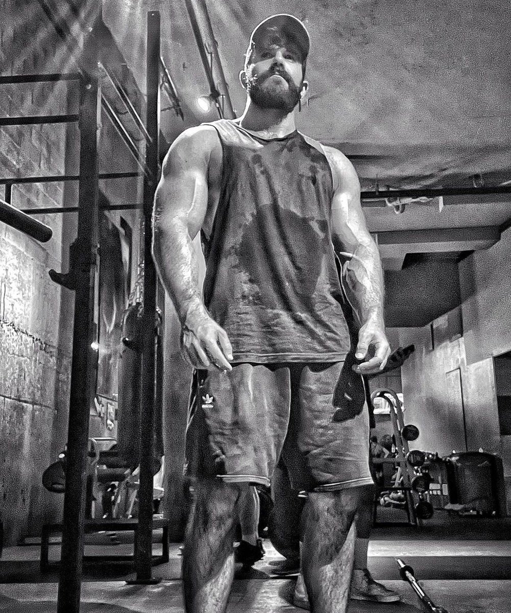 mrbriightsiidee's tweet photo. your giant brat boy. https://t.co/alLhW5PqBa
