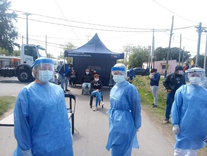 camiloscaglia's tweet photo. 📌Hace tres años atrás, a través del #PlanDetectAR iniciamos el operativo de detección y prevención de coronavirus más grande de la historia en cada uno de los barrios de Rosario. Este gran trabajo fue posible gracias a la labor y voluntad de cada enfermera, enfermero, voluntarias y voluntarios que pusieron el cuerpo para afrontar la pandemia.

Nuestro eterno agradecimiento con cada uno de ellos.