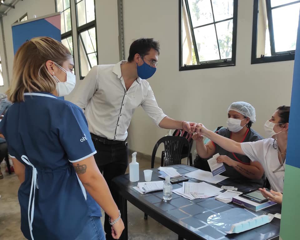 camiloscaglia's tweet photo. 📌Hace tres años atrás, a través del #PlanDetectAR iniciamos el operativo de detección y prevención de coronavirus más grande de la historia en cada uno de los barrios de Rosario. Este gran trabajo fue posible gracias a la labor y voluntad de cada enfermera, enfermero, voluntarias y voluntarios que pusieron el cuerpo para afrontar la pandemia.

Nuestro eterno agradecimiento con cada uno de ellos.