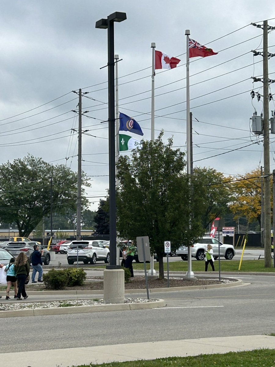 sansnath's tweet photo. Journée du drapeau Franco-ontarien à Chatham-Kent! Merci au Maire Canniff ! @JPGagnier @CscProvidence @EECSteMarie @EECStPhilippe @EECSteCatherine @ESCPainCourt https://t.co/u1je8NAp3Y