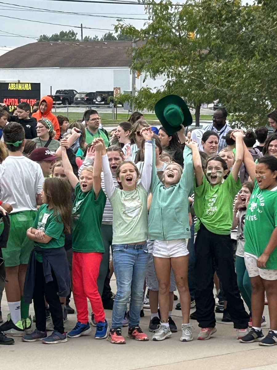sansnath's tweet photo. Journée du drapeau Franco-ontarien à Chatham-Kent! Merci au Maire Canniff ! @JPGagnier @CscProvidence @EECSteMarie @EECStPhilippe @EECSteCatherine @ESCPainCourt https://t.co/u1je8NAp3Y