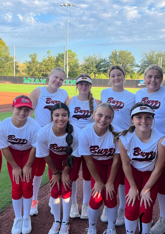 LaneySetzer17's tweet photo. Had lots of fun at the University of North Texas camp! I learned a lot of useful things that I can work on to get better, their softball program is amazing! Thank you @MeanGreenSB ! https://t.co/eZudLHftwn