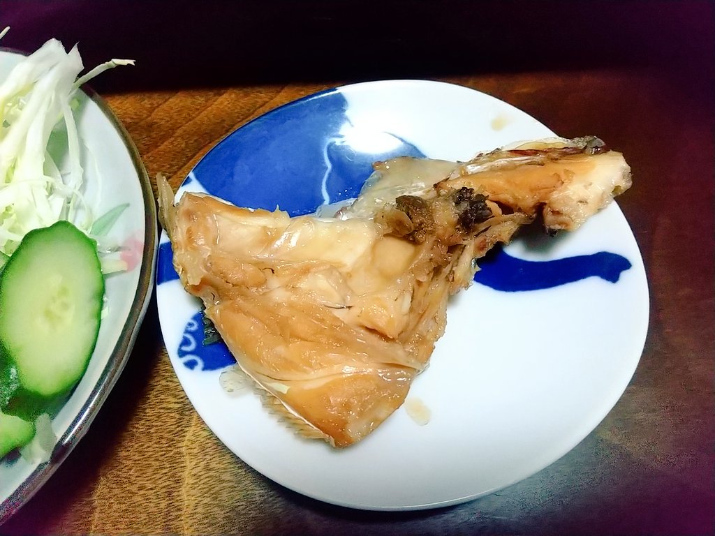Lotus_Bangohan's tweet photo. 今日はほとんど頂き物。キャベツ切ってぬか漬出しただけ。人様の施しで生きている。

焼売
豚肉とごぼう巻き
キュウリのぬか漬
キャベツ
鯛のあら煮
ご飯
豚汁

#おうちごはん
#映えないボクの晩ごはん https://t.co/g9xRMi9hE8