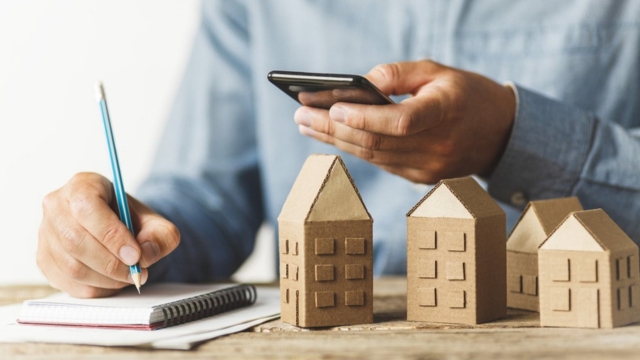 📰#Renters across Florida are faced with a prolonged #affordability crisis despite rent growth having returned to normal, according to researchers at <a href="/faubusiness/">Florida Atlantic College of Business</a>, <a href="/fgcu/">Florida Gulf Coast University</a>, &amp; <a href="/UofAlabama/">The University of Alabama</a>.

More🏡tinyurl.com/2yqjoc53

#FAUBusinessNews <a href="/FAUHousingEcon/">Ken H. Johnson</a>