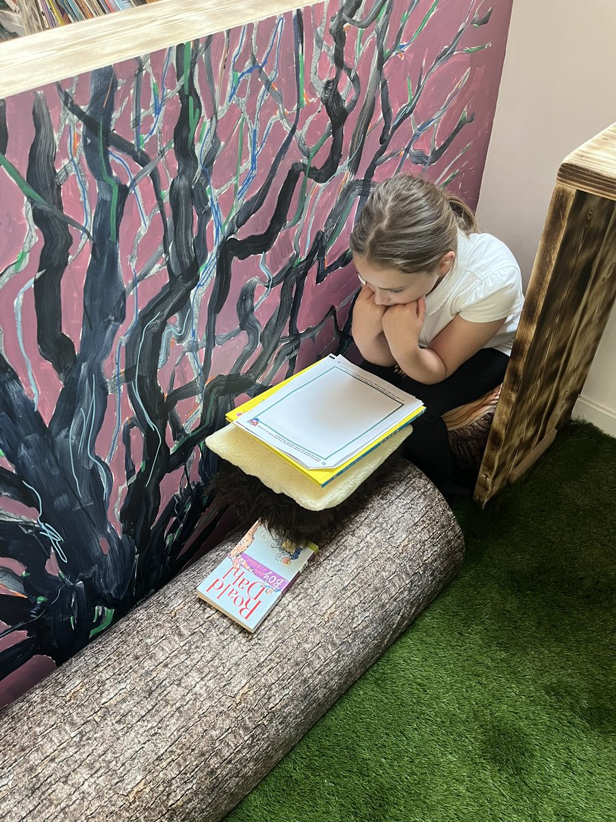 ThorpeBradford's tweet photo. After school library club are busy applying for their Blue Peter reading badges! 📚 🌟 Miss. Webb @AcademyCAT1 #CarltonCurriculum #CarltonEdge https://t.co/VPDrXcyonx