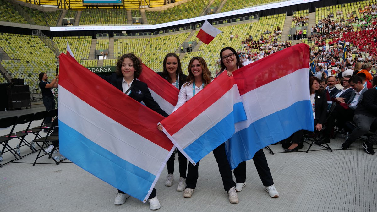 MEWA_DE's tweet photo. EuroSkills Danzig 2023: Auch das von Mewa gesponsorte Nationalteam aus Luxemburg war bei der 8. Ausgabe der europäischen Berufsmeisterschaften mit insgesamt 14 Teilnehmern aus 12 Berufen vertreten. Eine beeindruckende Demonstration von Leidenschaft und Kompetenz! #mewatm https://t.co/n4OGDrXMXP