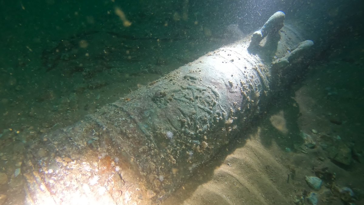 urinantes's tweet photo. Write up of Friday's spectacular dive with the Nautical Archaeological Society to the protected wreck of the 17th century Dutch warship, the Klein Hollandia. Includes details of how you may get to dive this fascinating site yourself and to join NAS. 

https://t.co/gRUyM5SDBC

#Dutch #Holland #Warship #Shipwreck #Scuba #ScubaDiving #Archaeology #NAS #Cannons #Cannon #Bronze #Eastbourne #Sussex