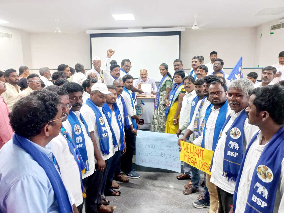 Bandi_prudhvi's tweet photo. #నిరుద్యోగులకు మద్దత్తుగా బిఎస్పీ.
#TSPSCబోర్డ్ ను వెంటనే రద్దు చేయాలి.
#13వేలపోస్ట్ లతో మెగా DSCని నిర్వహించాలి.
#బహుజనమేలుకో
#తెలంగాణఎలుకో
#WeAre99%
@SKodidhela
@SaikiranGolkon3
@BSP4Telangana
@bsp_ts
@DineshBathini
@KomaramRam7
@NgklBSP
@TSRSPBSP https://t.co/vIKWV8ESvu