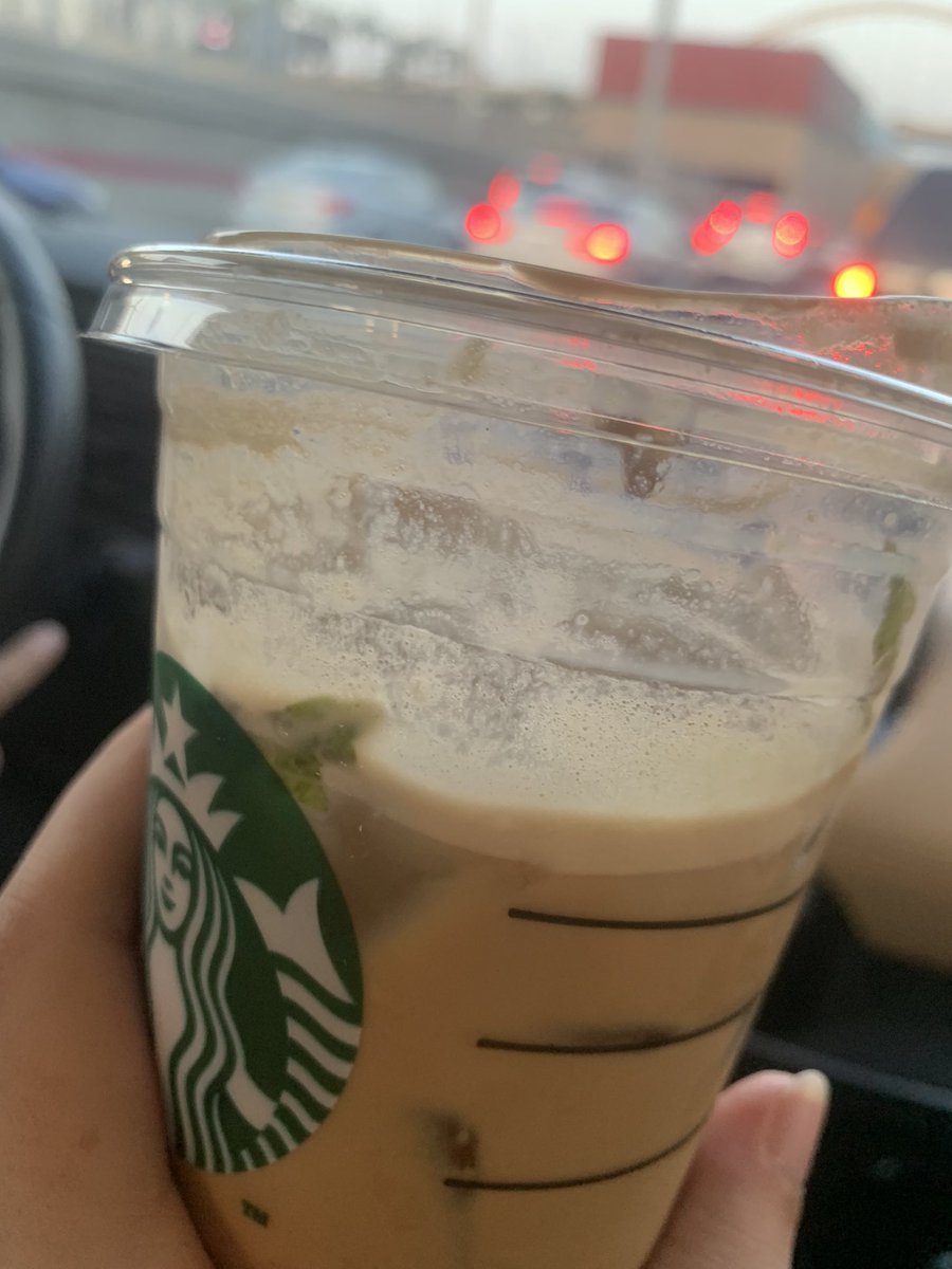 IRhhvv's tweet photo. @StarbucksKSA @MOCSaudi اطلب الايس شيكن يجيني بهالمنظر المقرف؟؟؟ نعناع مع القهوة ليش؟؟؟؟ https://t.co/gpHW4VXXKq