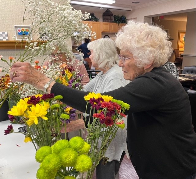 SL_ForestRidge's tweet photo. Autumn Retreat Flower Arrangements! We want to thank Jessica Strausbaugh for leading the Autumn Flower Arrangement Class, during our retreat. Our residents always have a great time at Jessica's events, and their floral arrangements were beautiful! Thank You, Jessica! https://t.co/R2RpjfZrO8