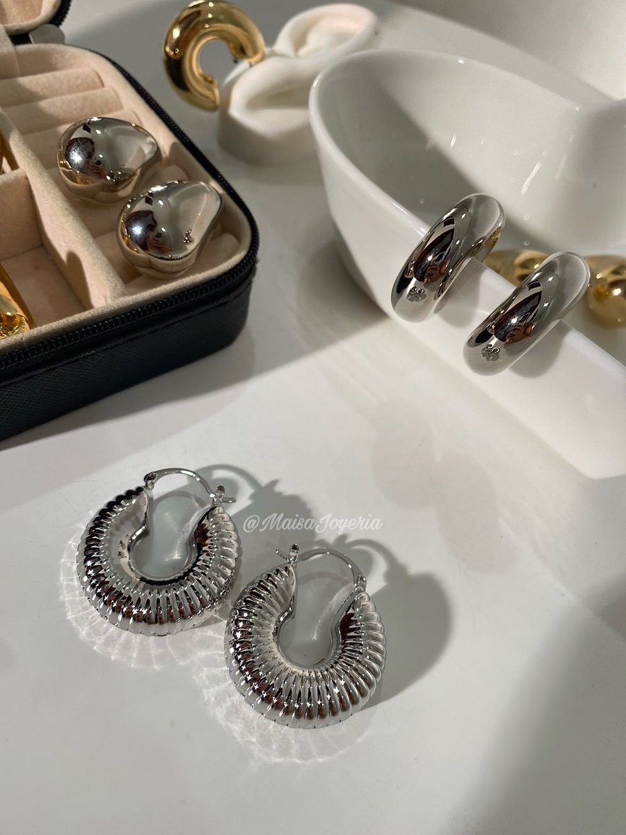 Maisaaccesorios's tweet photo. Candongas Coral🐚
(Disponibles en dorado y plateado)
✅ Material: Cover Gold Rodinado
✅Precio: $27.000
📍Tienda virtual en Cartagena.
🚚 Envíos a nivel nacional.
💬 Escríbenos!
.
.
#accesorios #accesorioscartagena #rodio #bañodeoro #moda #cartagena #barranquilla #grwm https://t.co/qWtu9ighVI