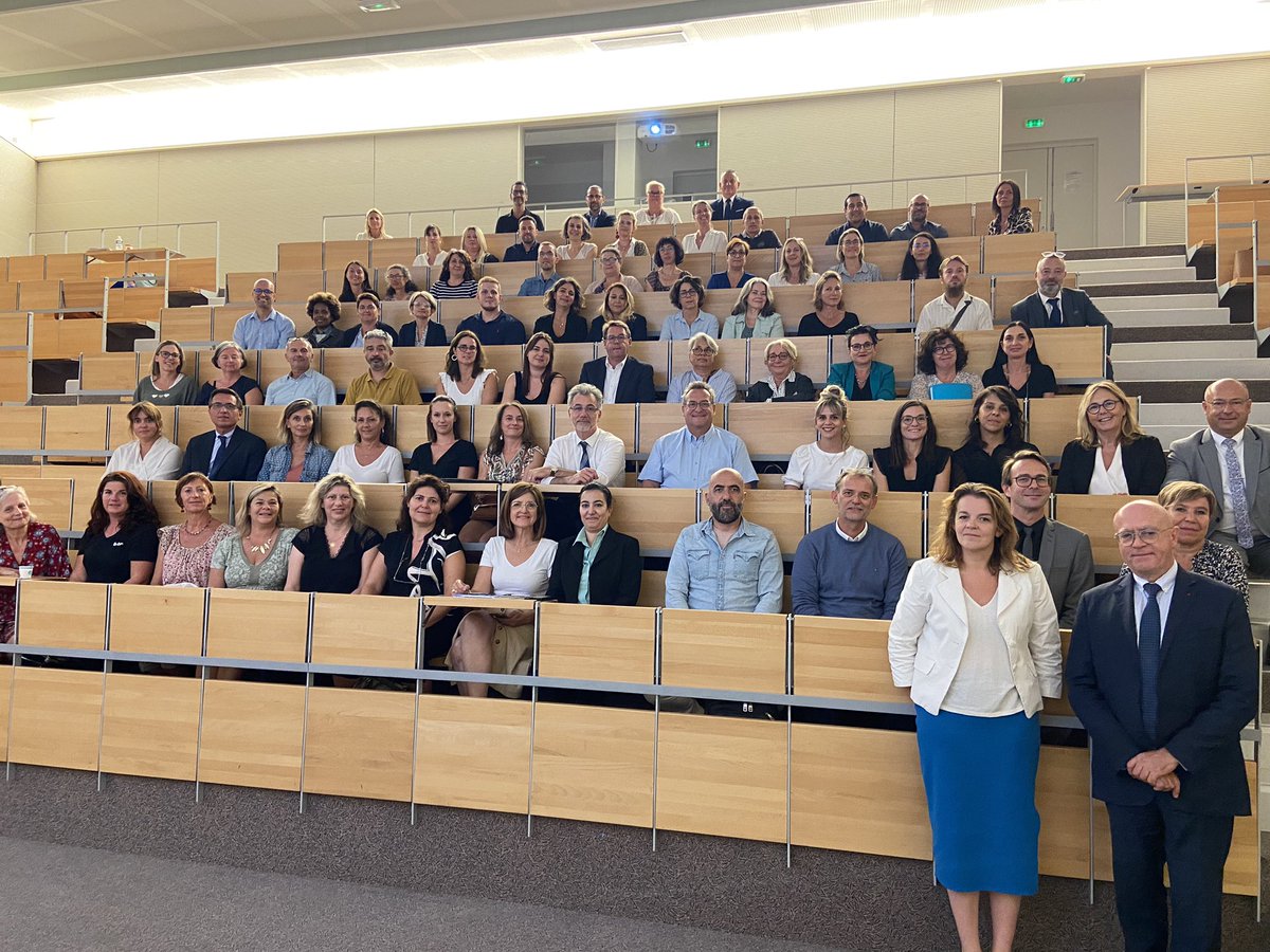 Le Recteur @BernardBeignier et la Rectrice <a href="/NatachaChicot/">Natacha Chicot</a> présents à la journée régionale d’accueil des animateurs des Bureaux des Entreprises (BDE) au Lycée Janetti de #saintmaximinlasaintebaume. Objectifs ➡️ renforcement du lien école-entreprise/100% d’insertion professionnelle