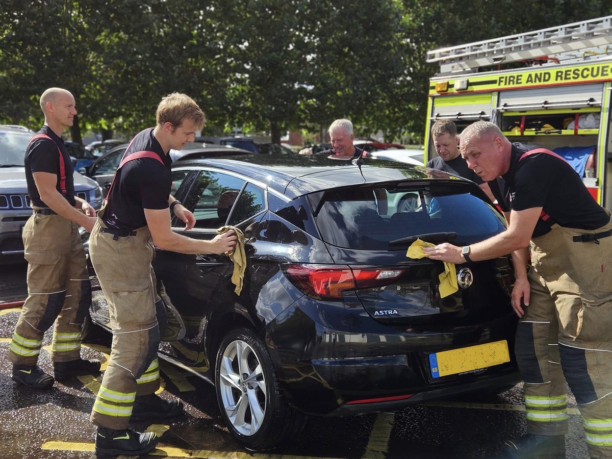 🧽🚗 Two of our on-call teams were doing their bit for <a href="/firefighters999/">Fire Fighters Charity</a> this weekend with charity car washes.

Well done to the crews at <a href="/AltonFire05/">Alton Fire Station</a> and <a href="/Fordingbridge47/">Fordingbridge Fire</a>!

👏👏👏
