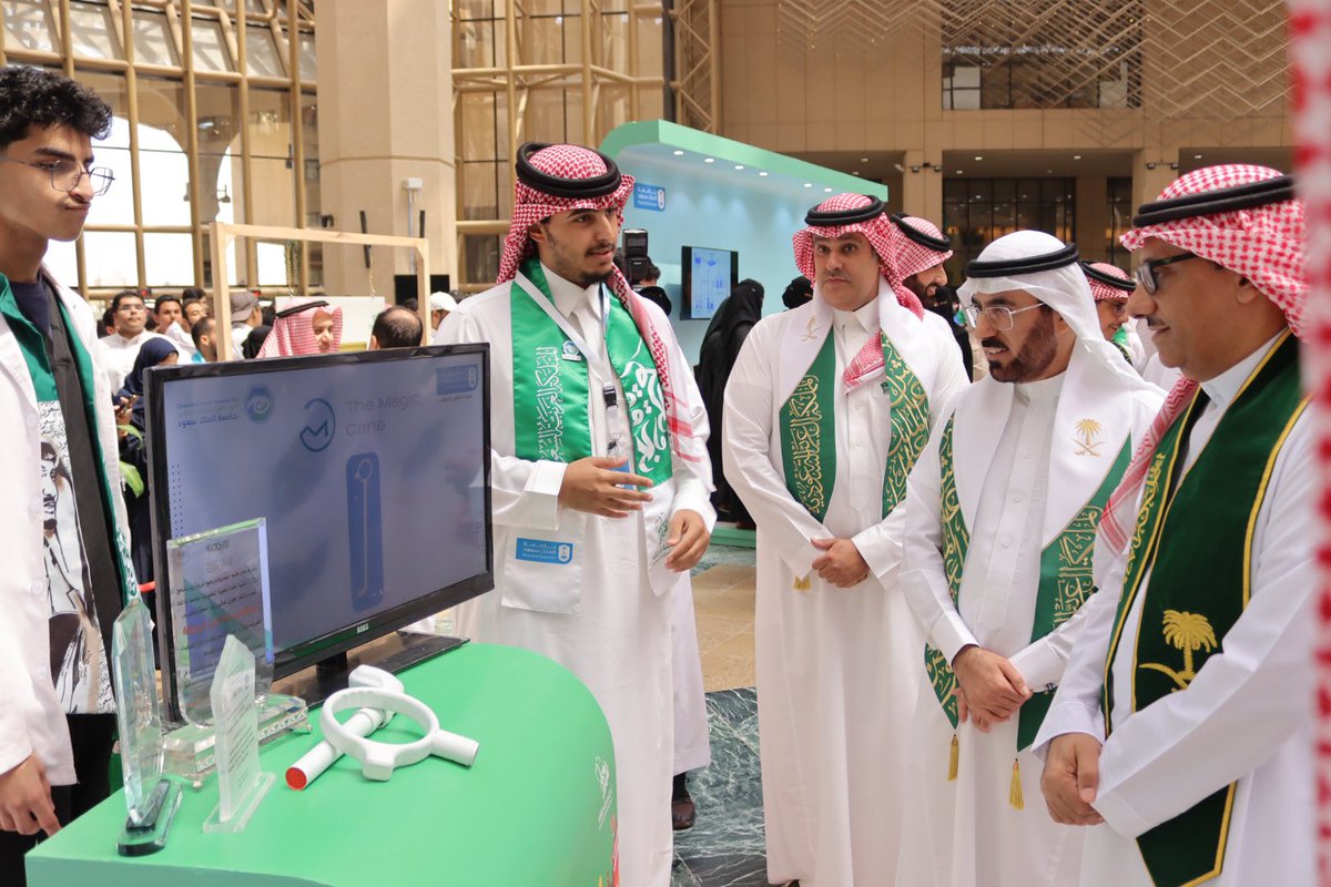 Bss_505q's tweet photo. تشرفت برؤية العمل الجبار والاحتفال العظيم بـ #اليوم_الوطني93 في #جامعة_الملك_سعود ، فخور بكوني احد افراد فريق العمل الرائع وتشرفت ايضاً بكتابة كلمات الاوبريت والعرض الحي #نحلم_ونحق ،والمشاركة وتمثيل التخصص و عرض ابتكاري @TheMagicCane، كل الشكر لجامعتنا وصرحنا العظيم💚🇸🇦 https://t.co/mW2SL3hhha