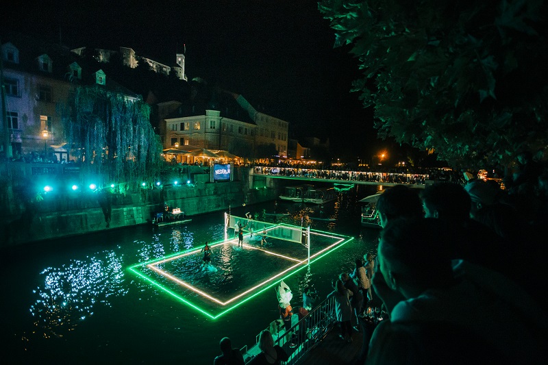 NuovoFaceMag's tweet photo. #Lubiana non smette di stupire •

Giocare a pallavolo sul fiume, scoprire i capolavori architettonici di Jože Plečnik: scopri con noi le esperienze innovative e uniche da vivere in città. (Di @Alessandra_S10)
#visitljubljana #ljubljana @visitljubljana

👉 https://t.co/IwneHcziCp https://t.co/zeZQnQtbty