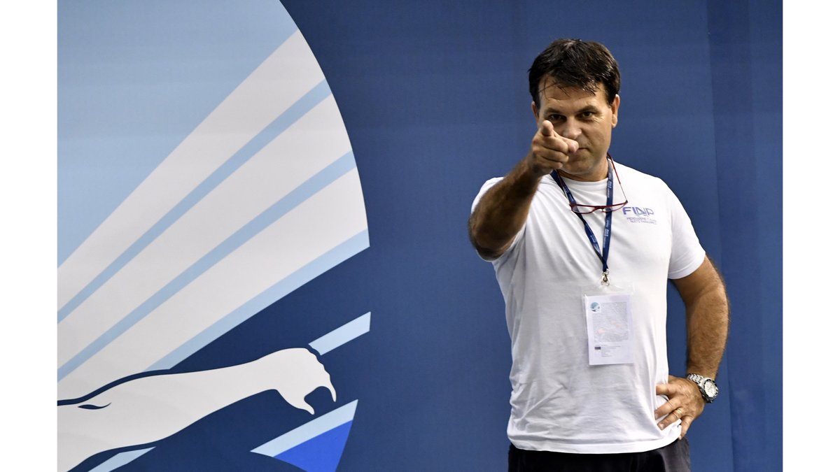 Nuotomania's tweet photo. DA https://t.co/VcVslNM2Ab - #FINP #Finp #ParaSport #RiccardoVernole Nuovo successo per il nuoto azzurro: Riccardo Vernole nominato Miglior Allenatore da Para Sport: Riccardo Vernole, DT della Nazionale italiana di nuoto paralimpico, è stato onorato come… https://t.co/4QOYqpMoxW https://t.co/GRLaB9yq2g