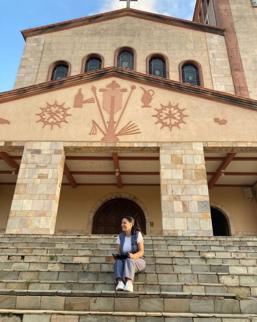 RevistadeSabado's tweet photo. Como é linda, né?!🤗 A Pri Tanganelli nos mostrou as belezas de Conchas e um desses lugares é a Igreja Matriz⛪💜 #Revista #TVTEM https://t.co/wpX7SCEDX5