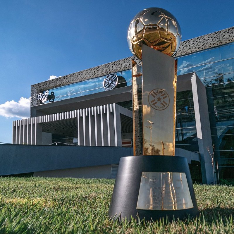 marioarecalde's tweet photo. Juan José Zapag: "Desde que soy presidente de Cerro nadie ha ganado más que nosotros" @Urbana1069 

Campeones del Fútbol 🇵🇾 - Era Zapag (2010-Presente):

#Olimpia (10)**
#Libertad (10)*
#CerroPorteño (6)
#Guaraní (3)*
#Nacional (2)
#Ameliano (2)**

Los números en mis libros 🤔 https://t.co/OCSOfzUjAU