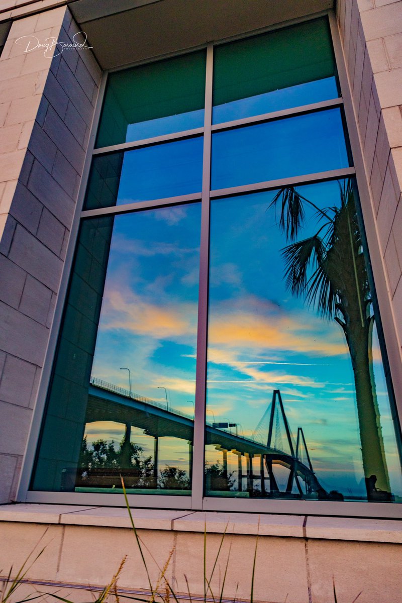 DougBarnardPics's tweet image. Lines of sight

#reflection #charleston #ExploreSC #Ravenelbridge #bridges #potd #mountpleasant #lowcountry #chsdaily #sunset #USA