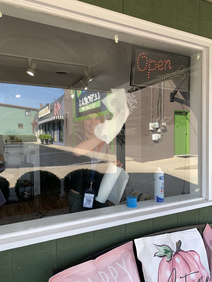 THStransition's tweet photo. Have a great work week! Thanks to Shademakers and The Rose Room Salon, just to mention two of our wonderful community partners. 
❤️💙 #BeBrave #EducateandPrepare https://t.co/liuOrKqbCt