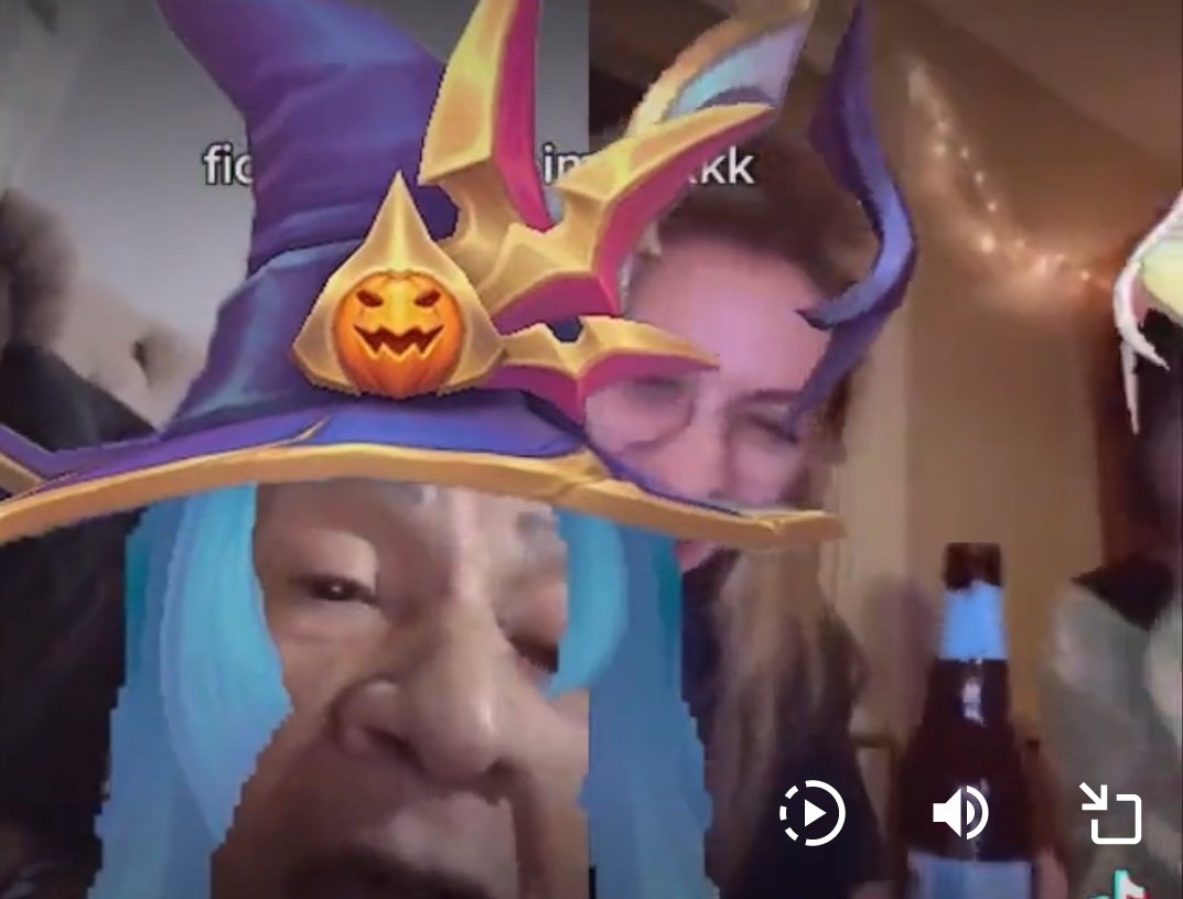 Milokayi's tweet photo. Como pode nós mains Syndra sofrerem tanto pela Riot 😭😭😭

a mulher n ganha uma cinematica, era o momento dela, mano https://t.co/2VpXMIfHZs