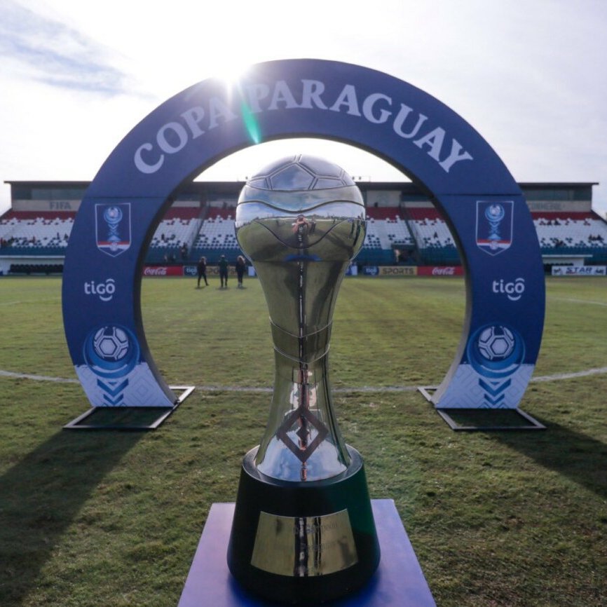 marioarecalde's tweet photo. Juan José Zapag: "Desde que soy presidente de Cerro nadie ha ganado más que nosotros" @Urbana1069 

Campeones del Fútbol 🇵🇾 - Era Zapag (2010-Presente):

#Olimpia (10)**
#Libertad (10)*
#CerroPorteño (6)
#Guaraní (3)*
#Nacional (2)
#Ameliano (2)**

Los números en mis libros 🤔 https://t.co/OCSOfzUjAU