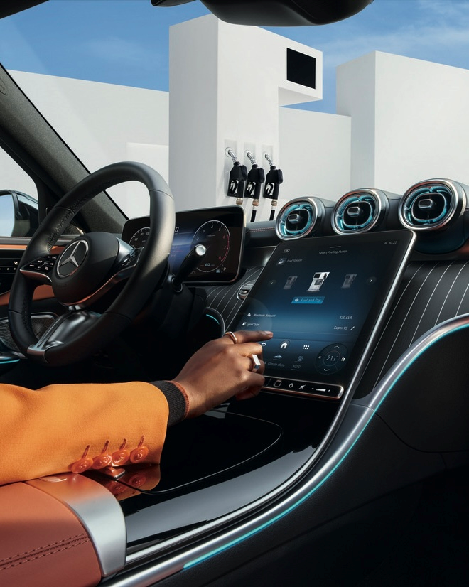 MercedesBenz's tweet photo. Simple, secure and convenient: With Mercedes me Fuel &amp; Pay, customers in Germany can now start the fueling process directly from their vehicles and complete the payment seamlessly using their fingerprint.

#MercedesBenz https://t.co/6aeT24Xq9D