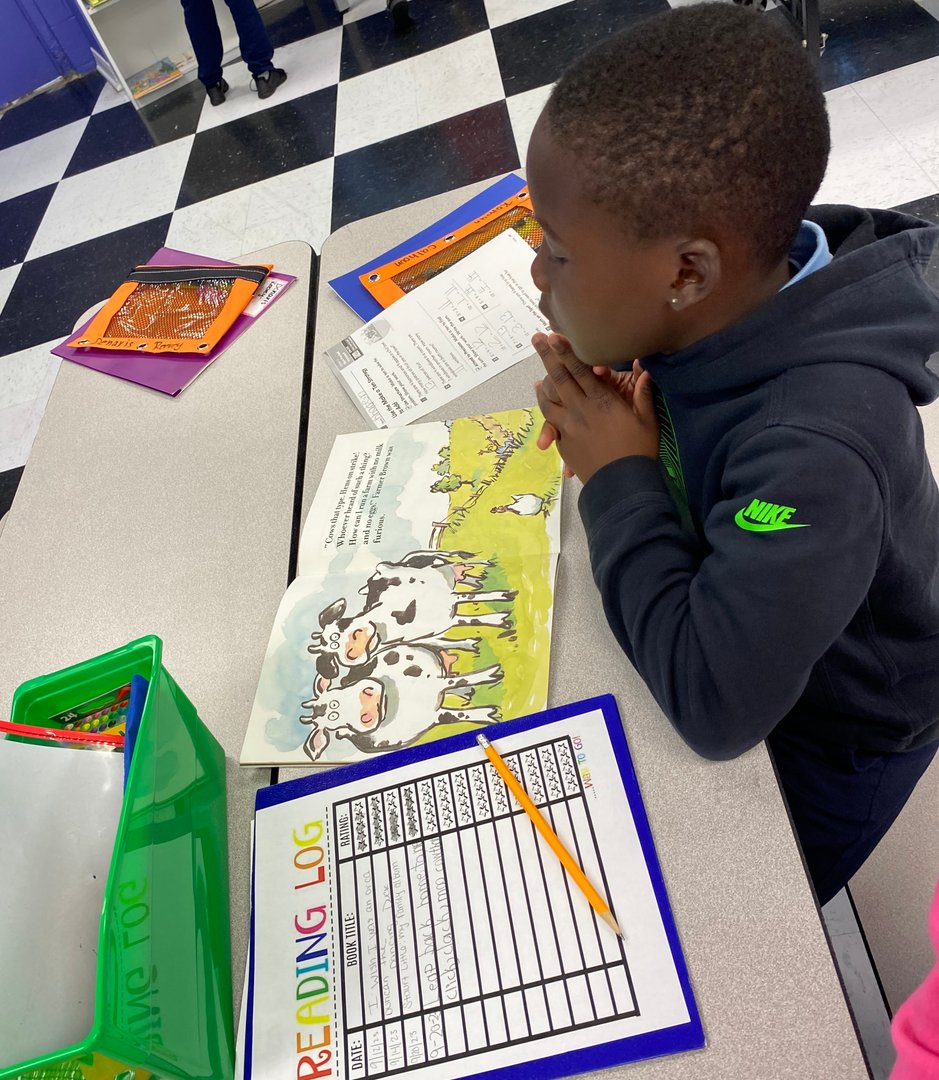 BGCMonmouth's tweet image. For every book our members read, they receive a raffle ticket. Every Friday we have a drawing and a lucky Club member picks their prize! We love watching our bookworms dive into their stories and fill up the reading jar! #youthdevelopment #funwithapurpose #85yearsstrong