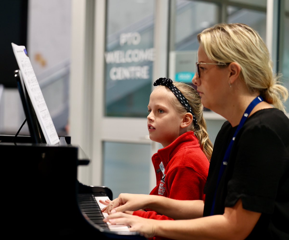 BISHouston's tweet image. Monday morning music📷📷📷📷 with our talented #NAEAchievers! #Bravo! #BISHouston #naecreateyourfuture @leswatson82