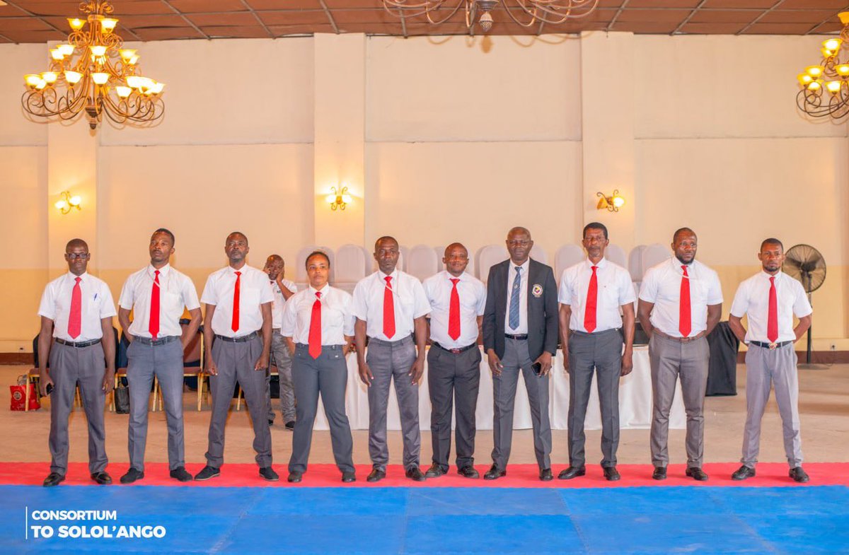 AbecAsbl's tweet photo. En images les préparatifs et salutations des officiels et athlètes pour le début d l'Open de Karaté Makoki Ya Mwasi dans la salle de spectacle de Congo Loisirs à Kinshasa
@IpasRDC @SwedeninDRCongo @Mulunda_JC 

#OpenKaraté #MakokiYaMwasi #VraiSportif 
#ConsortiumToSololAngo https://t.co/CZF6CUrEvK