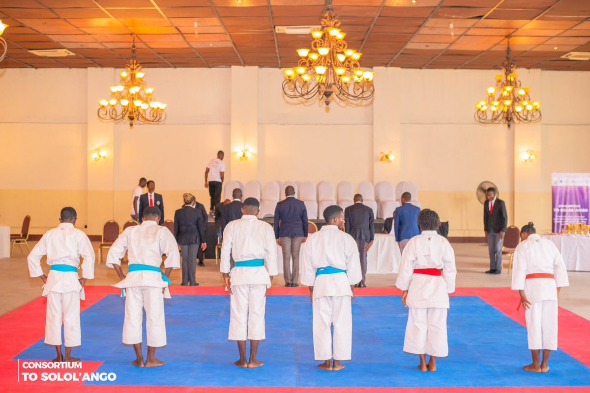 En images les préparatifs et salutations des officiels et athlètes pour le début d l'Open de Karaté Makoki Ya Mwasi dans la salle de spectacle de Congo Loisirs à Kinshasa
@IpasRDC <a href="/SwedeninDRCongo/">Sweden in DR Congo</a> <a href="/Mulunda_JC/">J-Claude MULUNDA</a> 

#OpenKaraté #MakokiYaMwasi #VraiSportif 
#ConsortiumToSololAngo