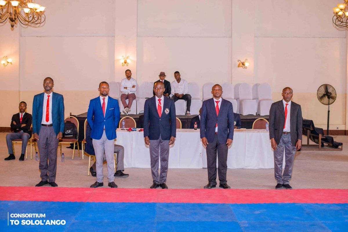AbecAsbl's tweet photo. En images les préparatifs et salutations des officiels et athlètes pour le début d l'Open de Karaté Makoki Ya Mwasi dans la salle de spectacle de Congo Loisirs à Kinshasa
@IpasRDC @SwedeninDRCongo @Mulunda_JC 

#OpenKaraté #MakokiYaMwasi #VraiSportif 
#ConsortiumToSololAngo https://t.co/CZF6CUrEvK