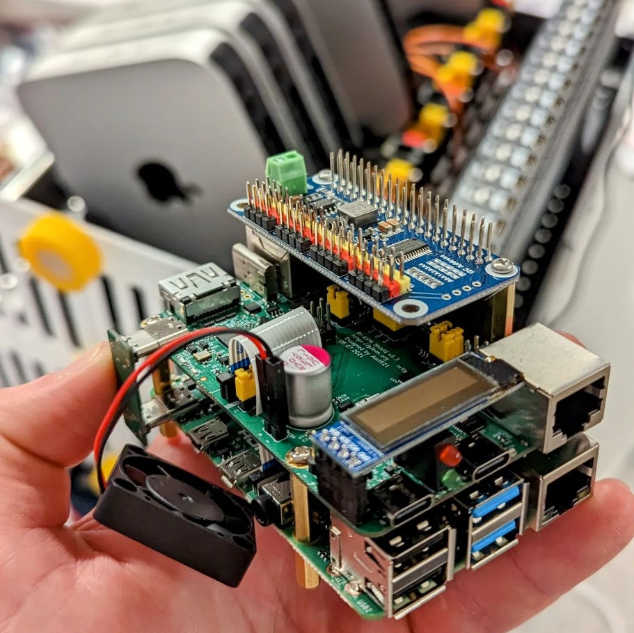 vilrosusa's tweet image. Check out how awesome this is 😍😆

@uptime.lab 

Click the link in our bio!

#RaspberryPi #Vilros #RaspberryPiKit #RaspberryPiProjects #DIY #Maker #Electronics #STEM #Tech #Coding #Programming #SingleBoardComputer #RPi #TechGadgets #InternetOfThings #EmbeddedSystems #Hardware