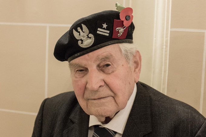 We mourn the loss of Colonel Otton Hulacki, a valiant #WW2 veteran, a soldier of Gen Anders' 🇵🇱 2nd Corps, who has passed away today. Col Hulacki took part in the battles of Monte Cassino, Ancona and Bologna. Our deepest condolences go to his family and friends. Rest in peace.