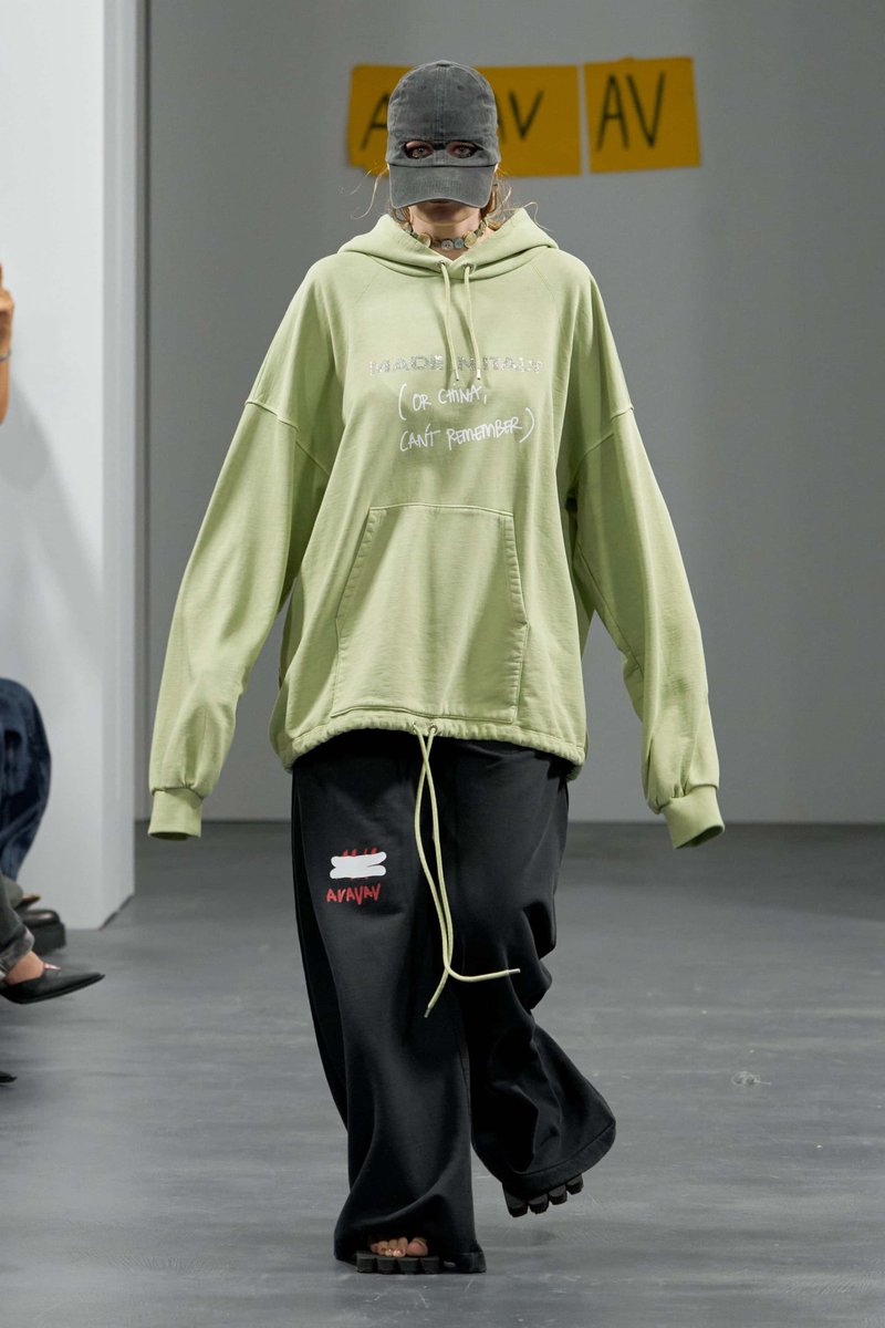 MaleFashTrends's tweet image. La atropellada presentación de #AVAVAV suma diversión y volumen a la semana de la moda de Milán buff.ly/3rwMfj1