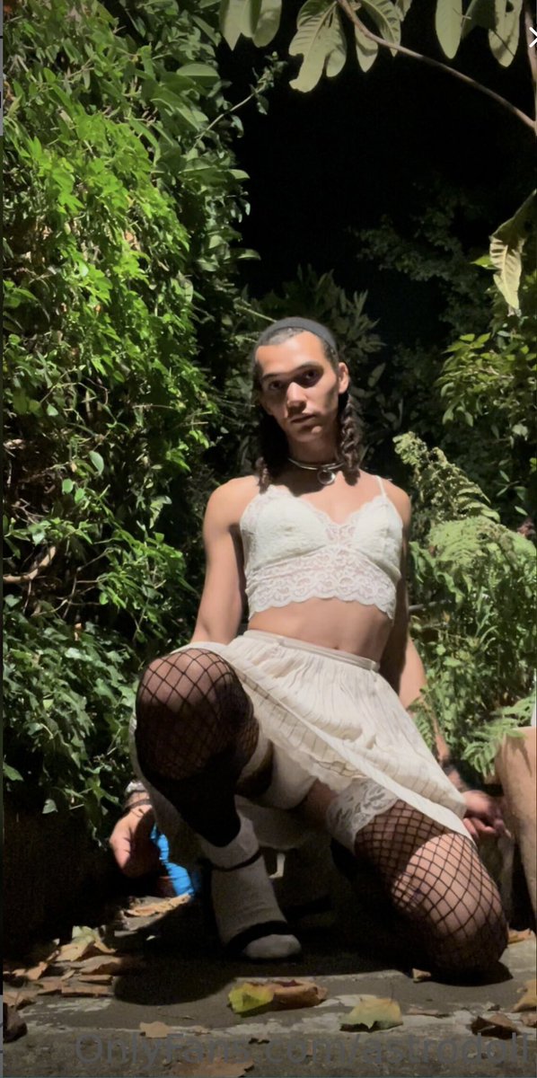_astrodoll's tweet photo. Old photos of me in my garden :3 https://t.co/xvF6X8kHre