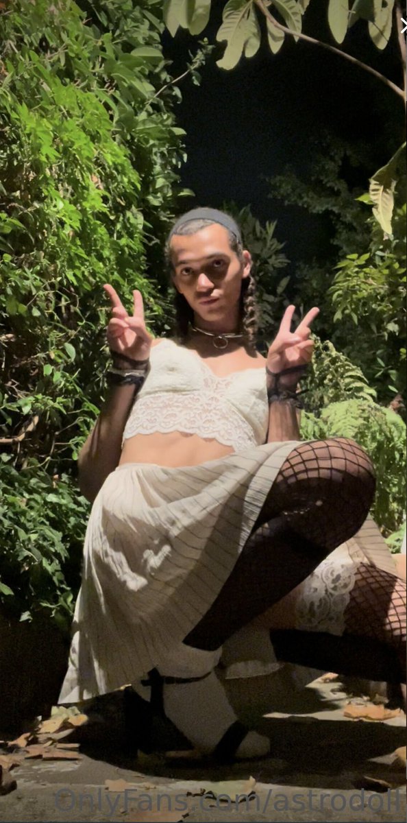 _astrodoll's tweet photo. Old photos of me in my garden :3 https://t.co/xvF6X8kHre